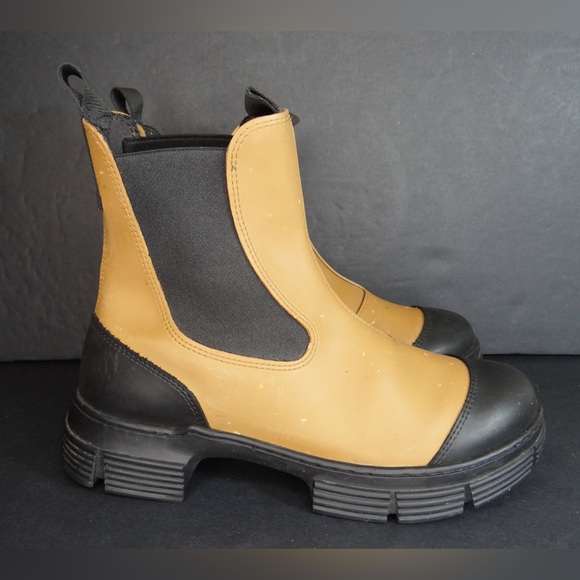 Ganni Camel and Black Winter Boots - Picture 3 of 7